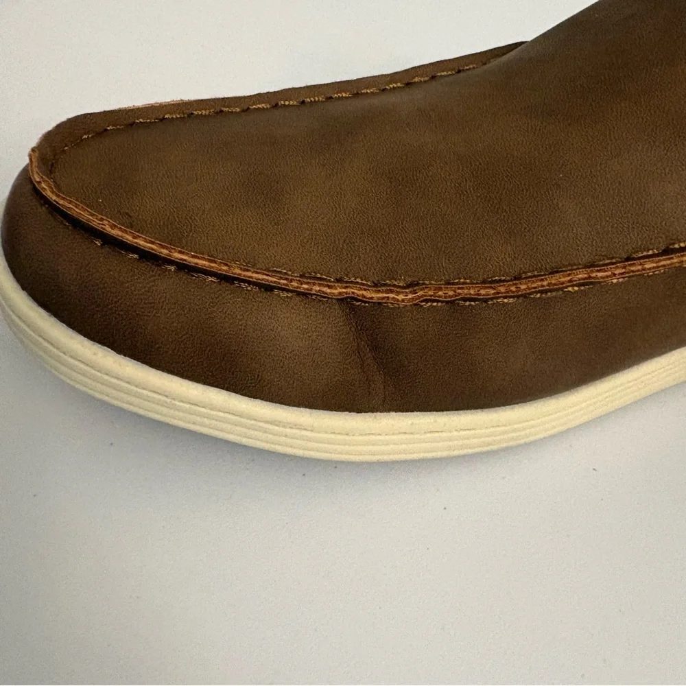 IZOD Seapoint Tan Loafers Men’s Size 8 Slip On Comfort Memory Foam Casual Shoes
